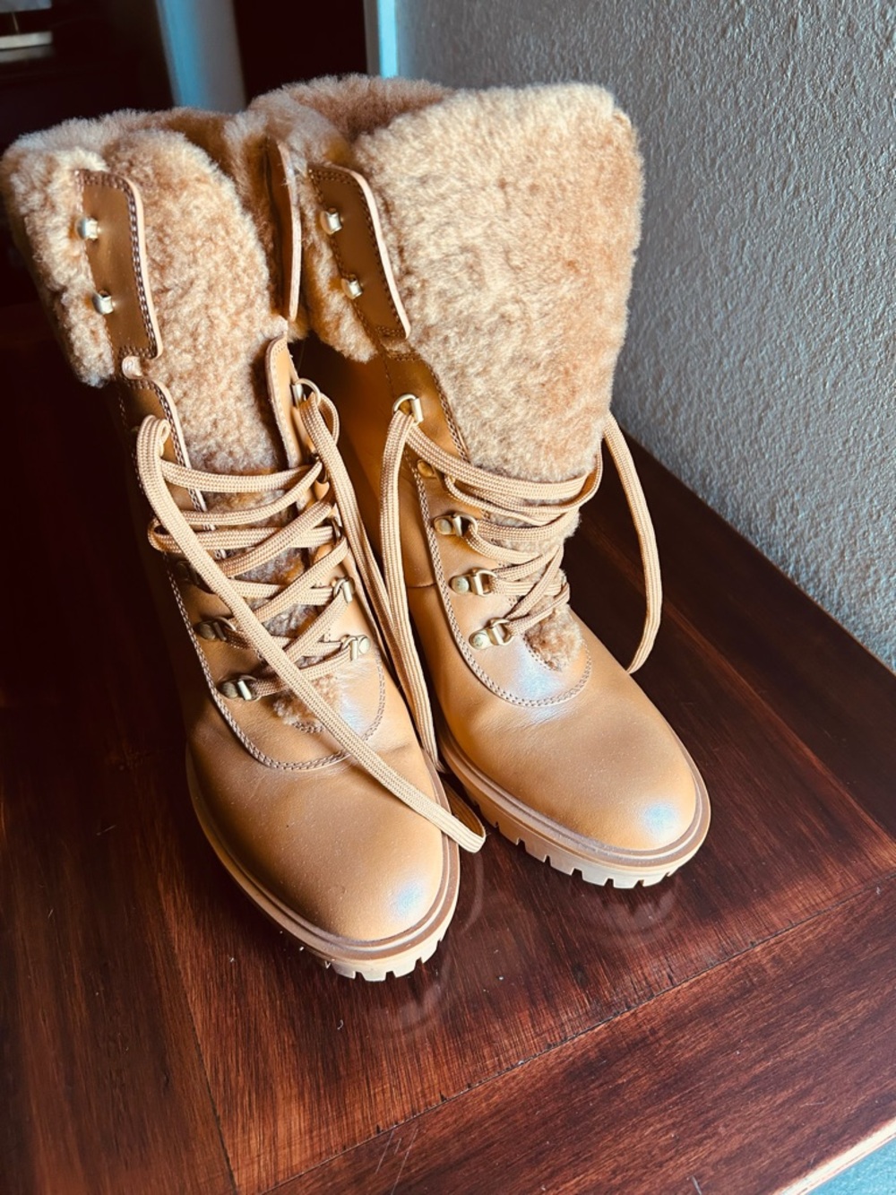 Gianvito Rossi Women's Tan Faux-Shearling Lace-Up Winter Boots 41 NWOT
